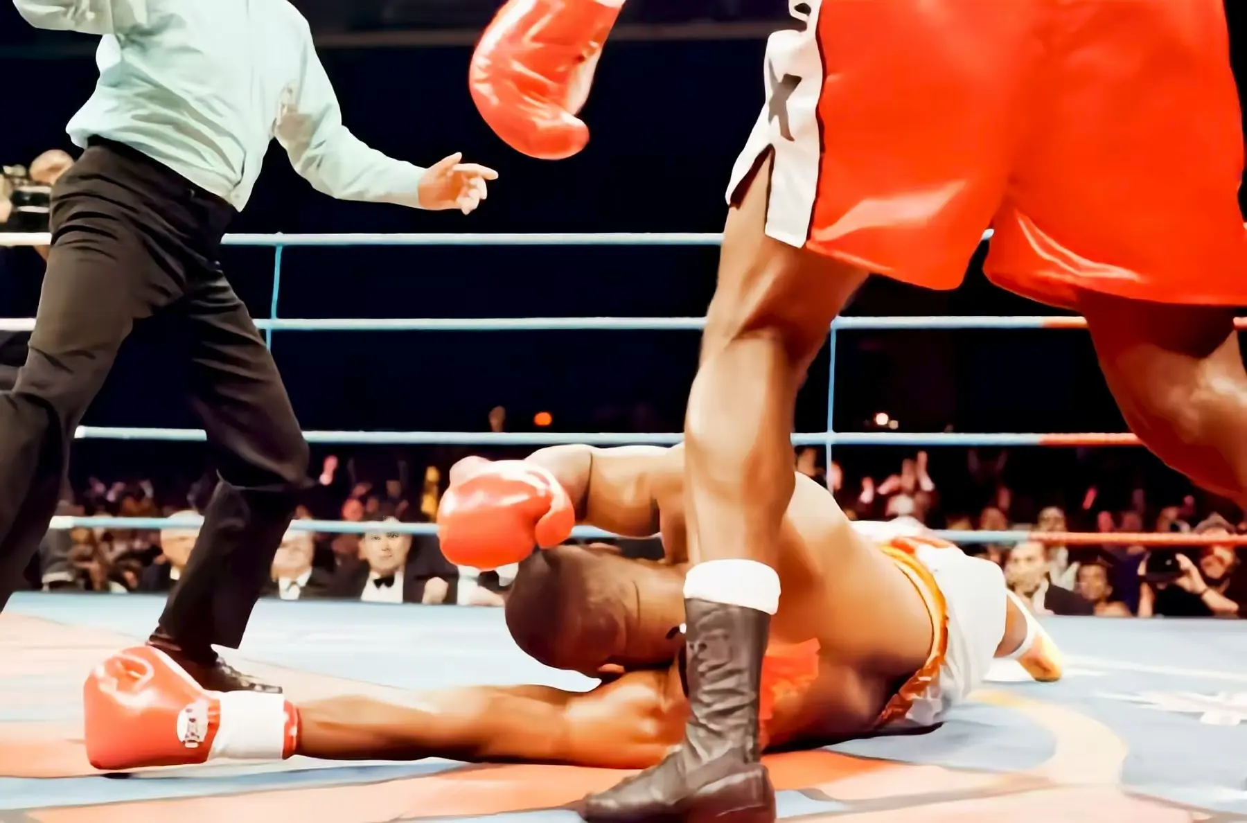 刘易斯在与, 熟悉, tenan