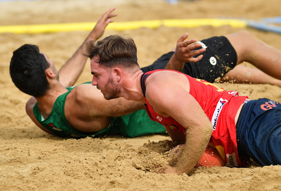 新华社记者, bt 新华社记者, bt