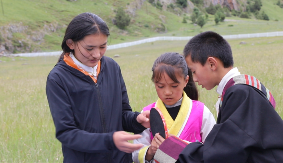 孩子们握拍, yEG, UBi